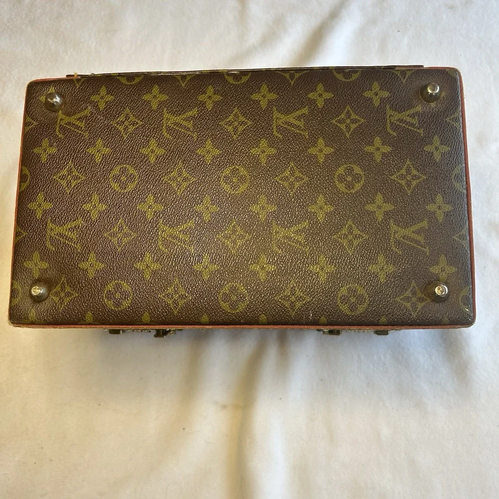 LOUIS VUITTON Vintage Monogram Cosmetic Box Trunk Bag Locks Handle Mirror - Picture 11 of 14